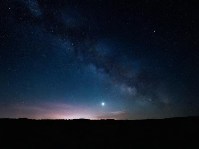 为什么夜晚的天空是黑的？